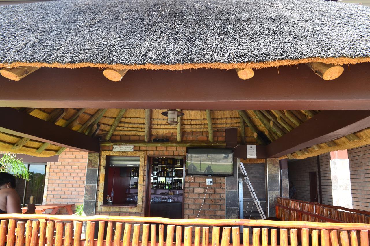 Road House Guest House Omuthiya Esterno foto